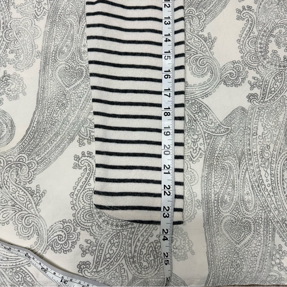 H & M | MEN’S SWEATER | BLACK AND WHITE STRIPES | SZ S | - Picture 4 of 7